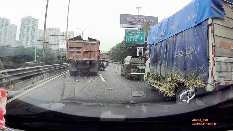 货车撞SUV行驶十米;货车撞suv行驶十米算事故吗